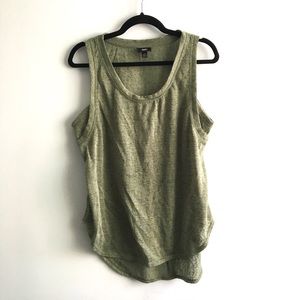 Hi-low textured tank.